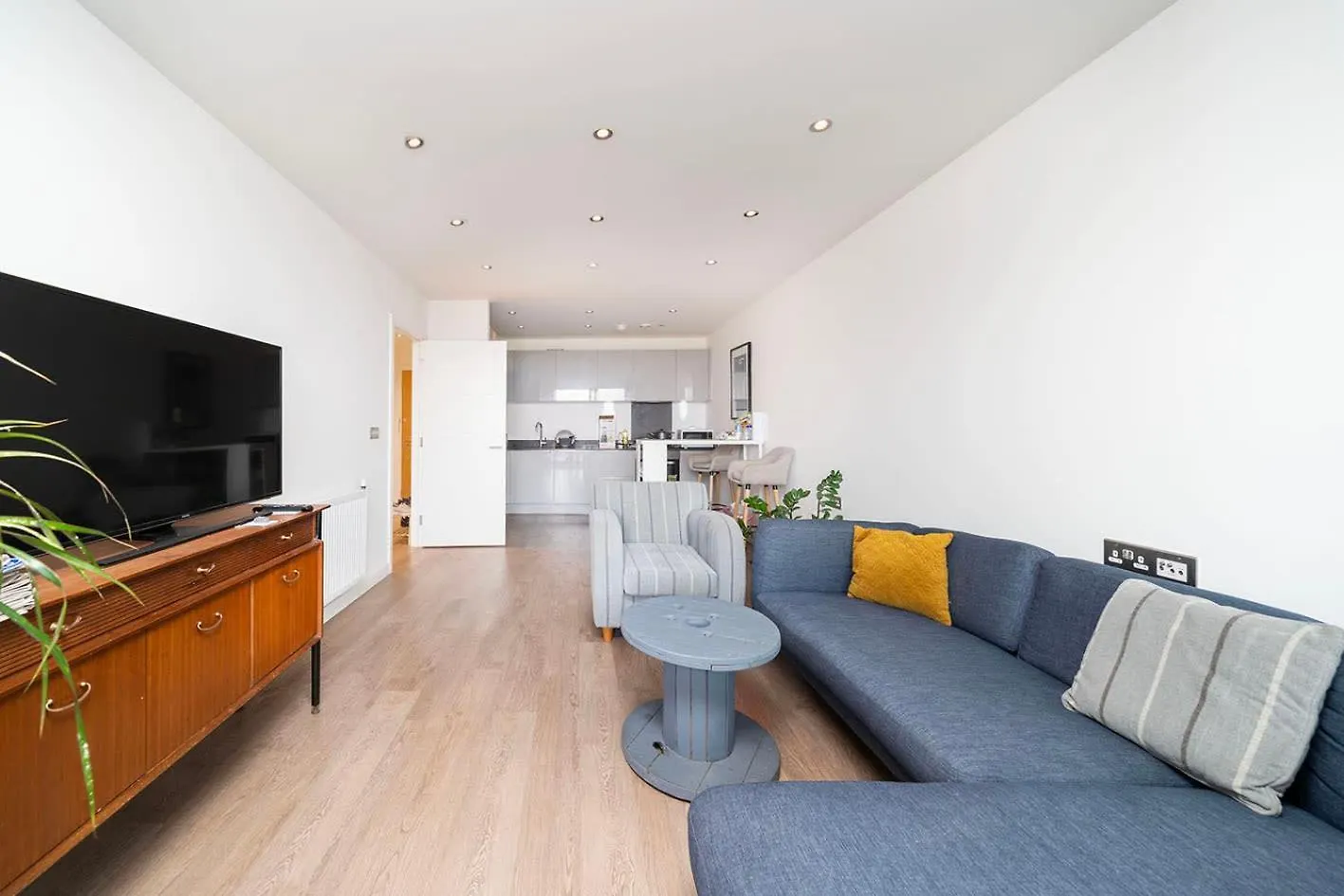 Wonderful 1Br Flat With Amazing Balcony Views Lägenhet Barking
